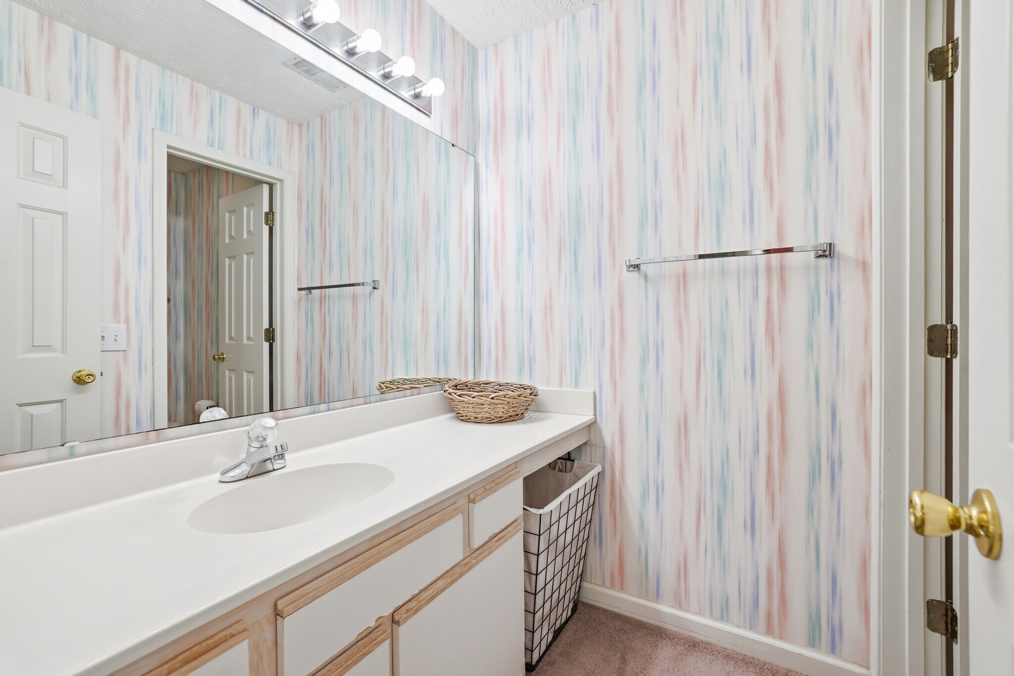 Building Photo - 510 White River Dr