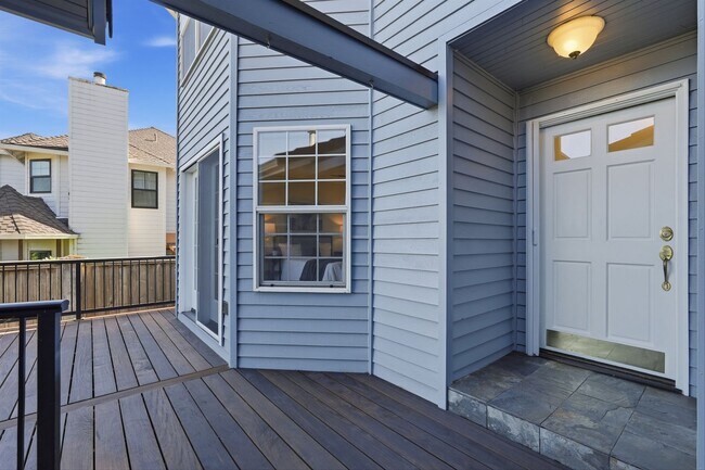 Building Photo - 17903 Ridge Lake Dr
