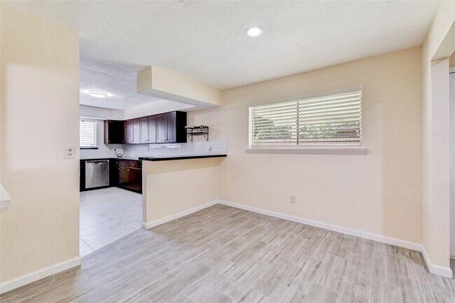 Building Photo - 10526 Huntington Way Dr