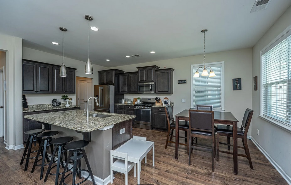 Kitchen - 72 Crossandra Ave