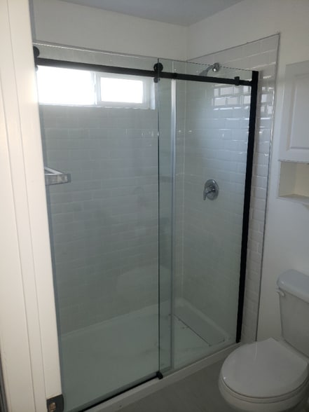 Building Photo - 1540 W 58th St