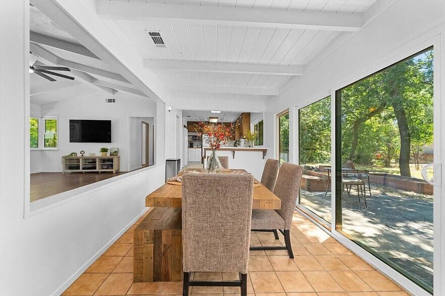 Building Photo - 2551 S Waverly Ave