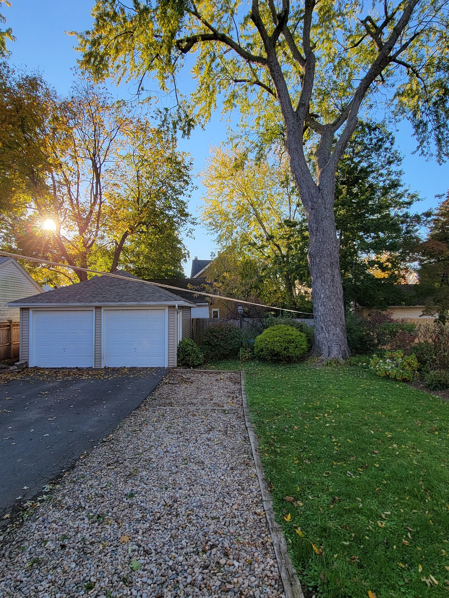 Deattached garage and parking - 27 Walkley Rd