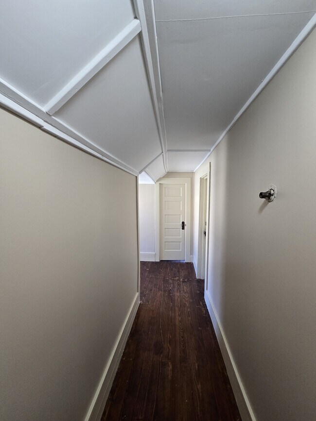 Building Photo - 517 S Vine St