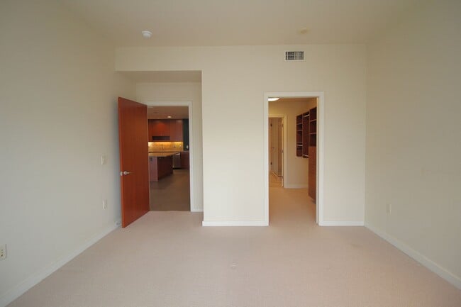 Building Photo - 1025 NW Couch St