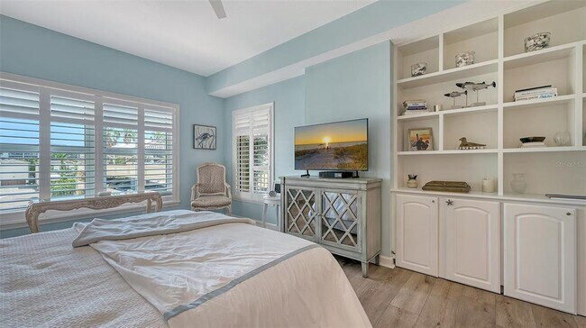 Building Photo - 750 N Tamiami Trl