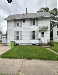 Building Photo - Awesome 3 bedroom 1 bath - available for J...