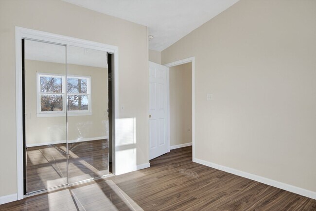 Building Photo - 1 bed/1 bath. Pet Friendly Travel Nurse