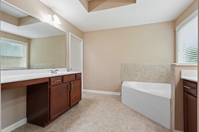 Building Photo - 1010 Chelsey Way