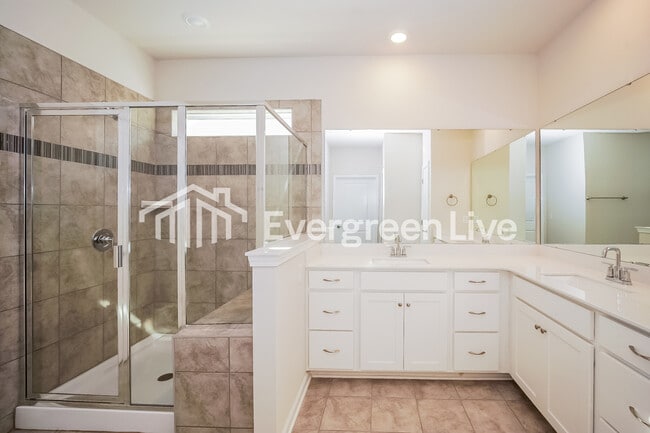 Building Photo - 6478 Fairfax Ct