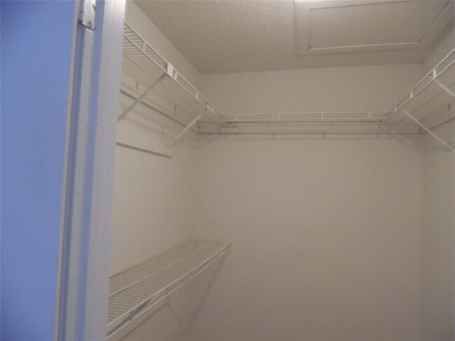 Building Photo - 4013 SW 68th Ln