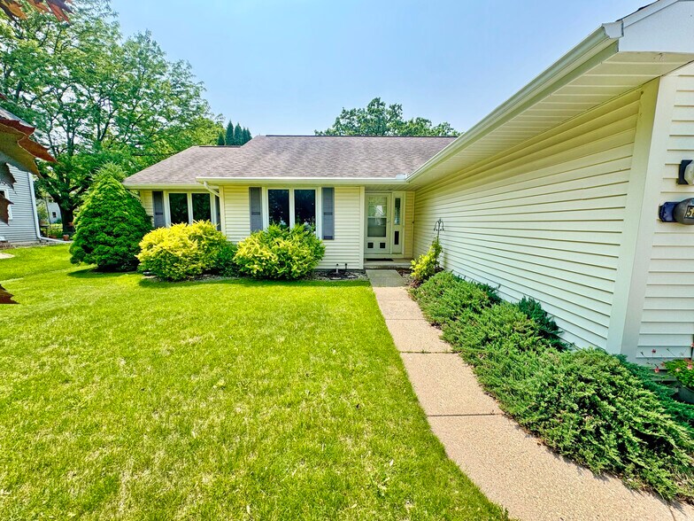 Building Photo - 5807 Black Walnut Dr