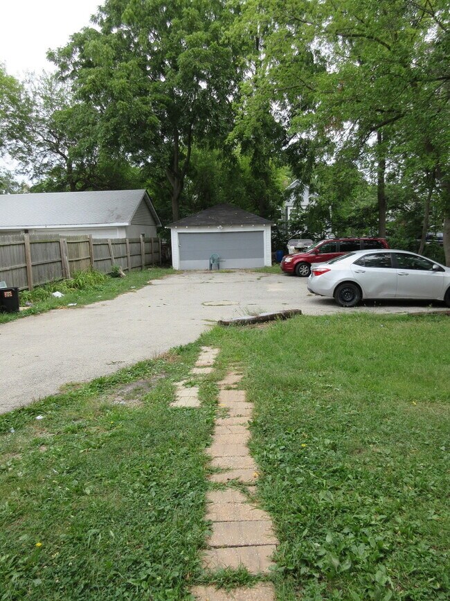 Building Photo - 316 Ravine Ave