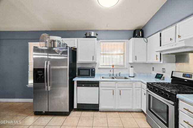 Building Photo - 13475 Sunset Hills Dr
