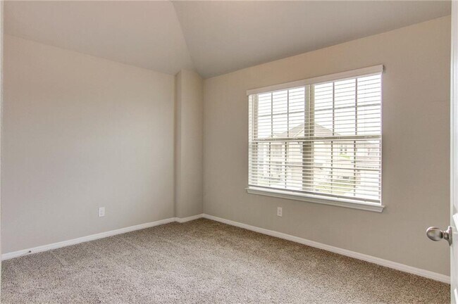 Building Photo - 17012 Lathrop Ave