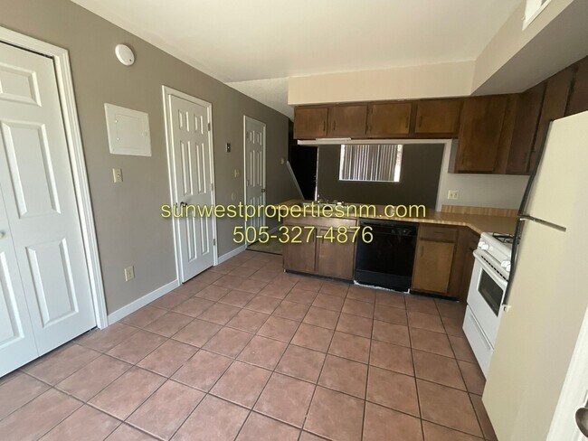 Building Photo - 1601 N Farmington Ave