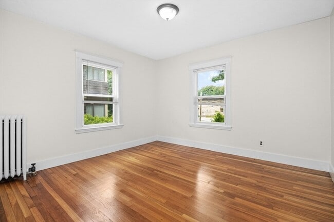 Building Photo - 44 Hillsdale St