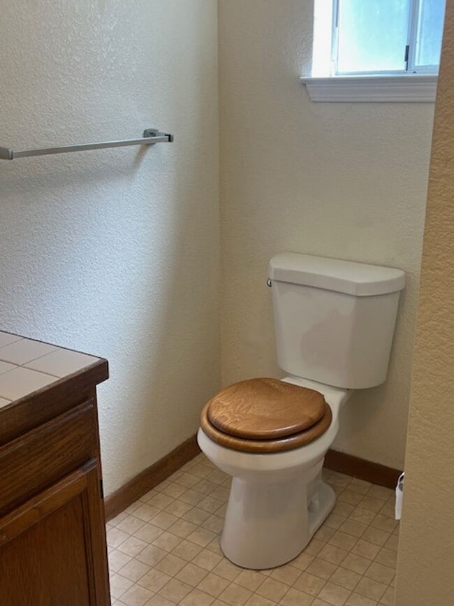 Building Photo - One Bedroom One Bathroom Temescal