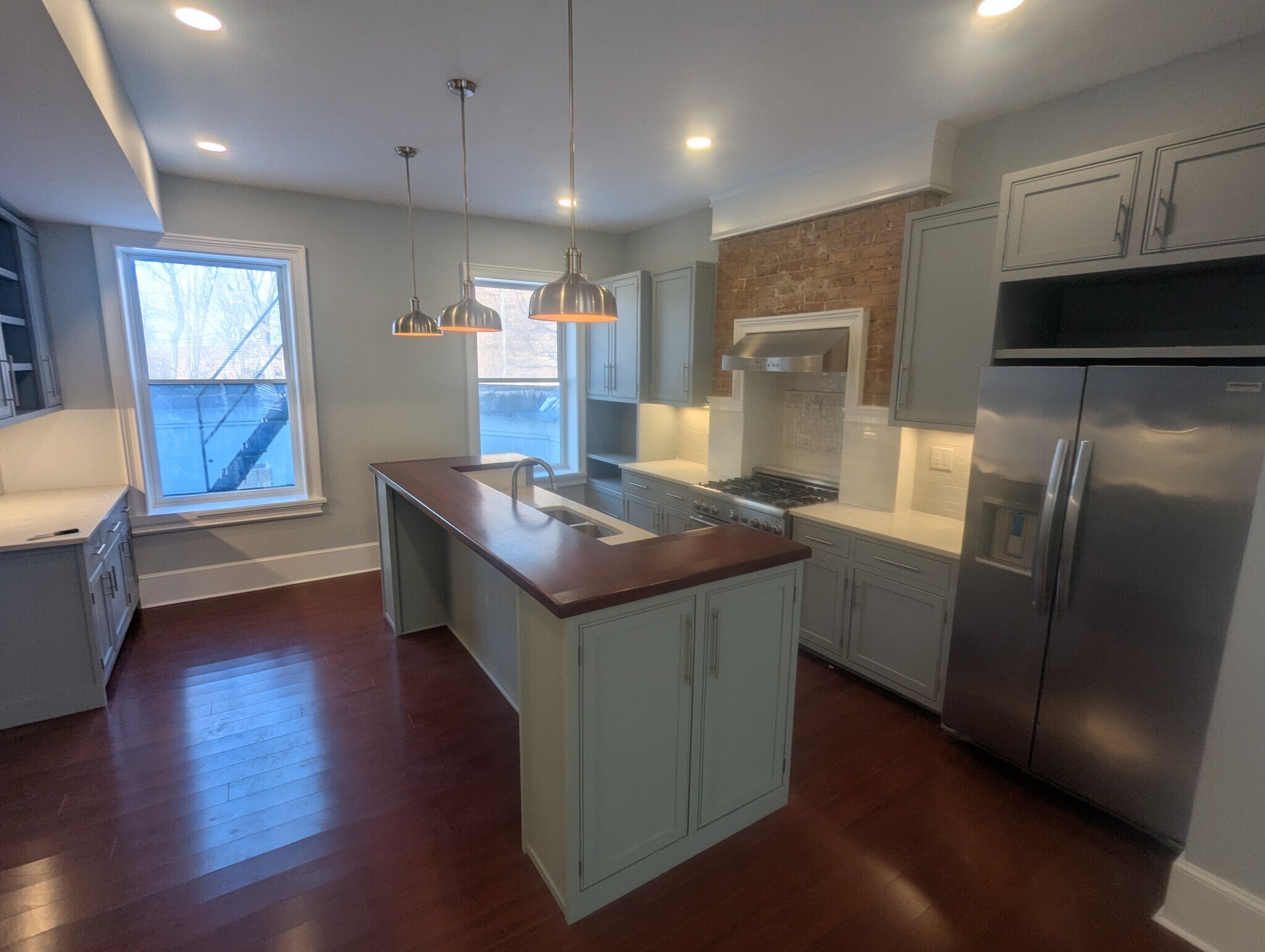 Kitchen (Island with seating for 4-6) - 35 Clinton Ave