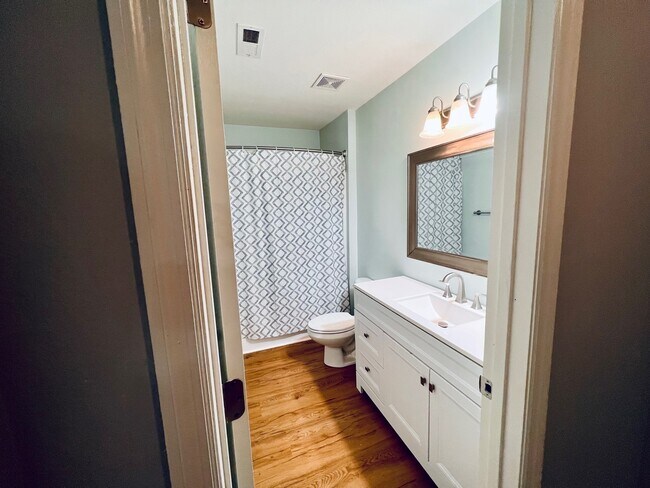 Building Photo - 128 Meadowland Dr