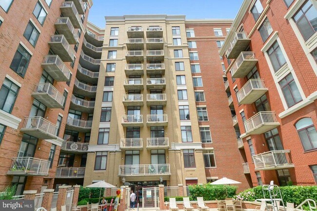 Building Photo - 1220 N Fillmore St