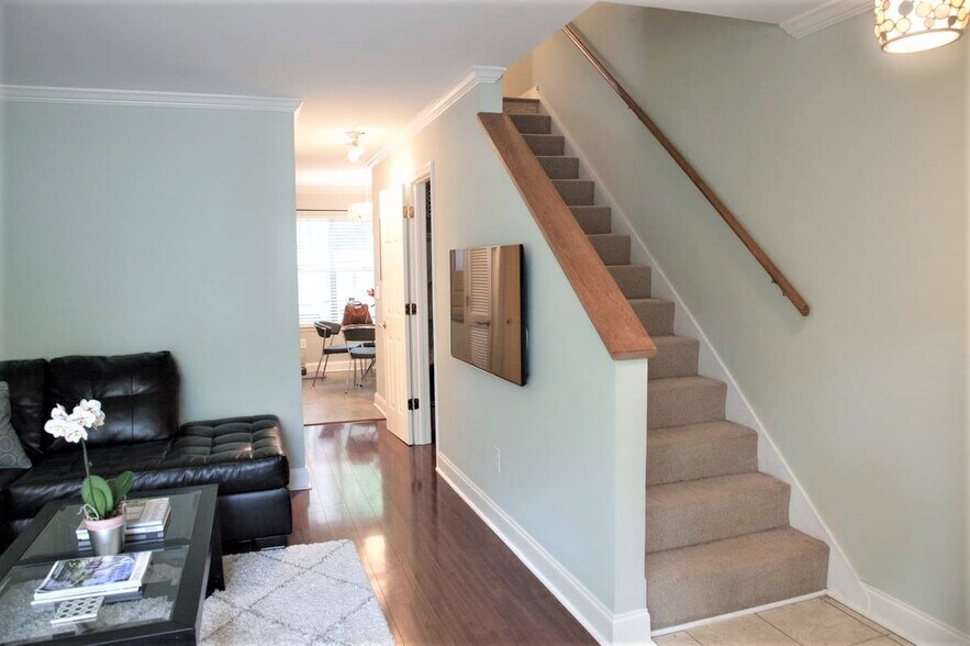 Building Photo - 252 Howle Ave