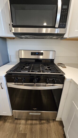 Building Photo - 6241 Bellaire Ave