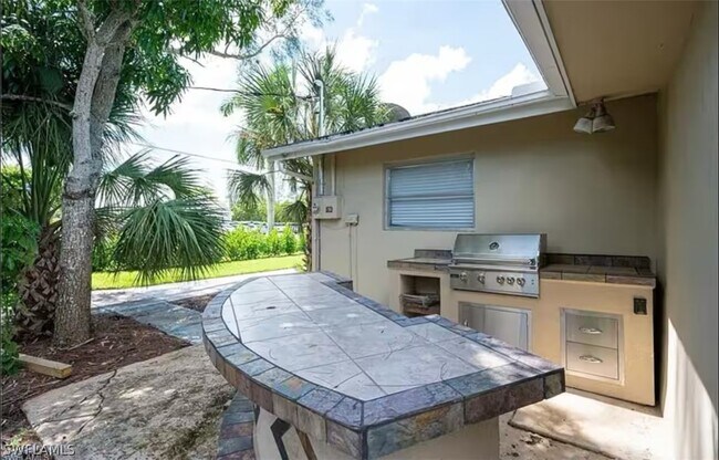 Building Photo - 514 14th St N