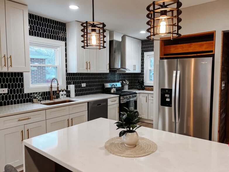 Building Photo - 3923 Victory Blvd