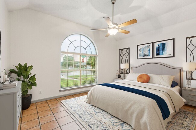 Building Photo - Amazing home - minutes from Grapevine Main...