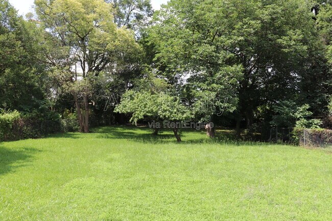 Building Photo - 2023 Windsor Ave