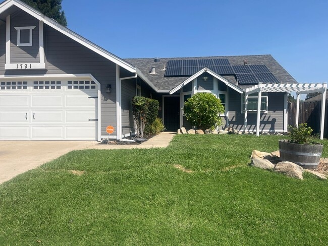 Primary Photo - This rental won't last long. Don't miss ou...
