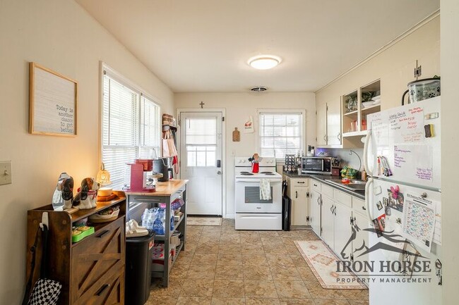 Building Photo - 2021 S Lumpkin St