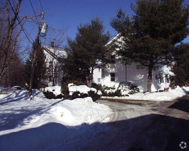 10 - 12 Railroad Ct - 10-12 Railroad Ct