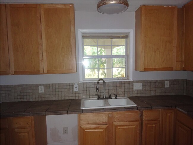 Building Photo - 7350 Santa Fe Dr