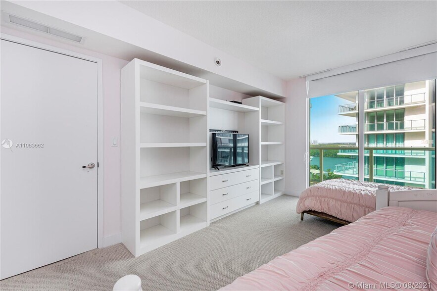 Building Photo - 250 Sunny Isles Blvd