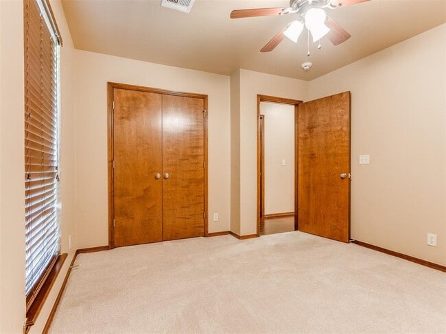 Building Photo - 16616 Hardwood Pl