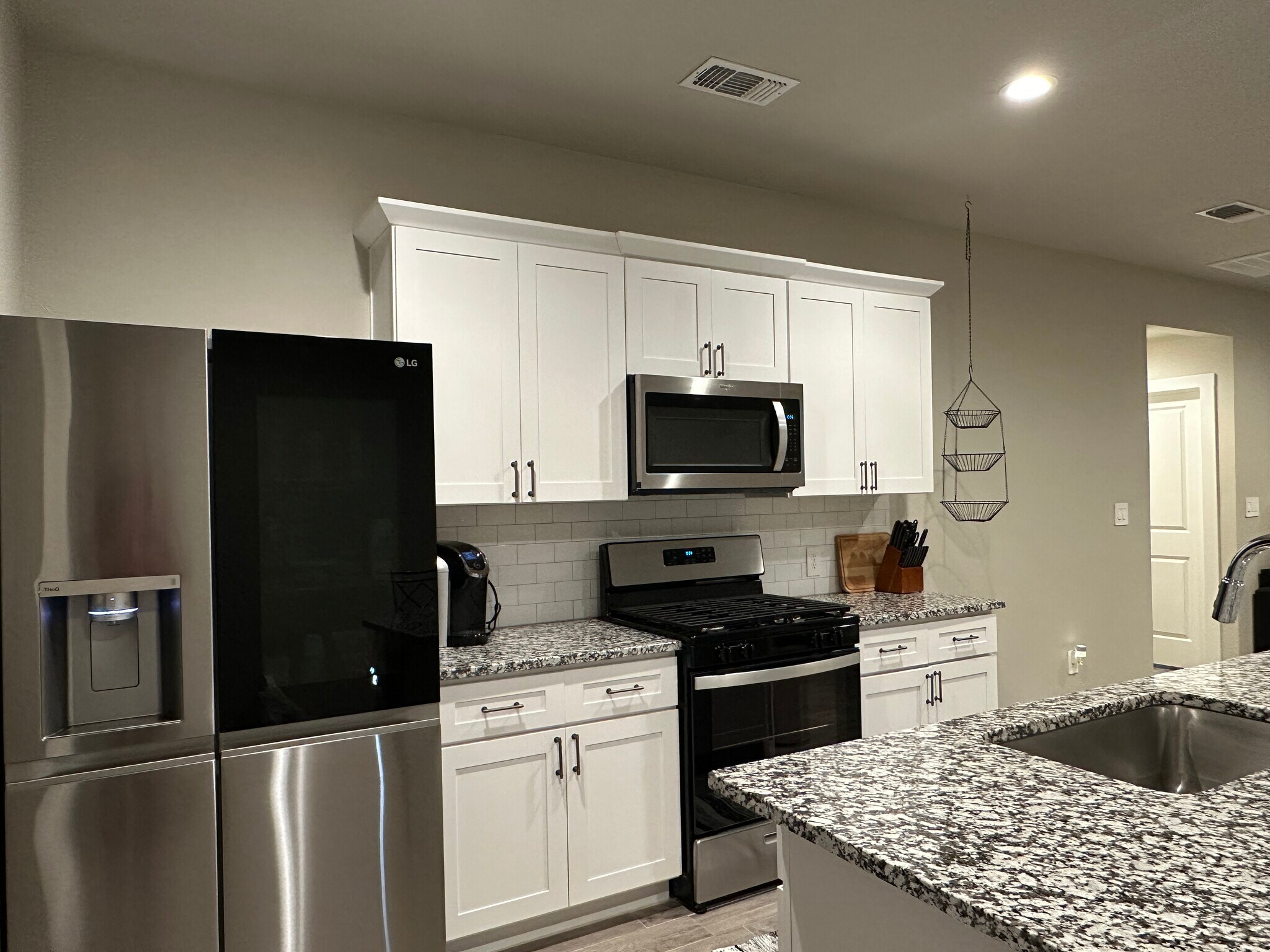 Kitchen - 75 Windsor Ct