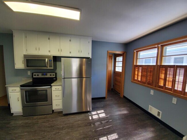 Building Photo - 5713 Xerxes Ave S