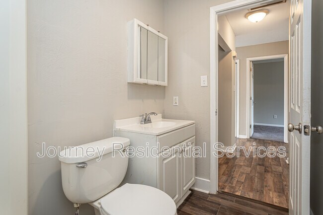 Building Photo - 1547 Bingham Dr