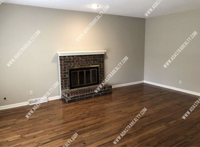Building Photo - Beautiful Spacious Duplex in Paola-Available NOW!!!