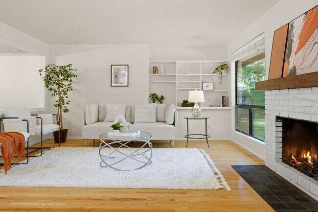 Building Photo - Pet-Friendly Rambler with Modern Updates and Great Layout