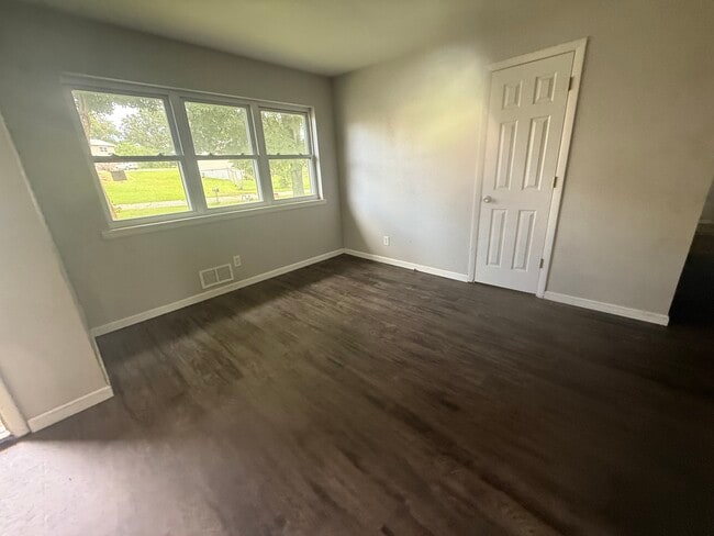 Building Photo - 5602 Montgomery Dr