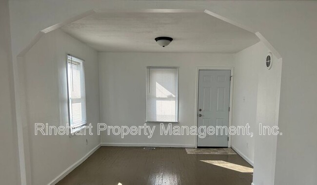Building Photo - 217 Lucky Ln