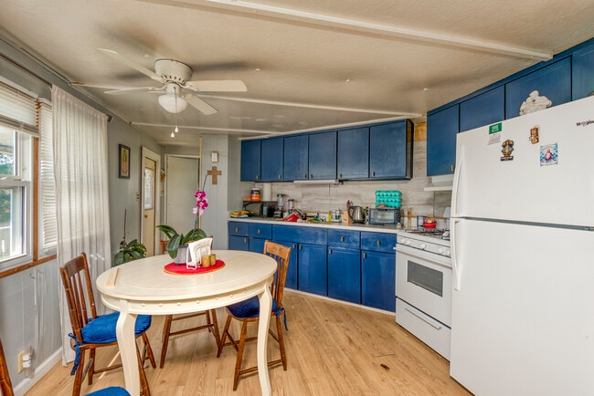 Building Photo - 760 Henry St