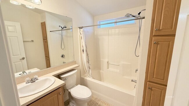 Building Photo - 25679 Alderwood St