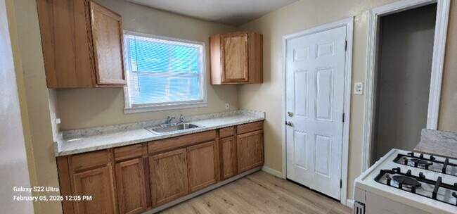 Building Photo - Fully Renovated 1 Bed 1 Bath in Heart of Oakland Close to Childerns Hospital Ready for Lease