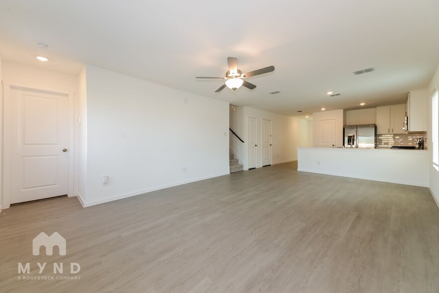 Building Photo - 2728 Mistwood Dr