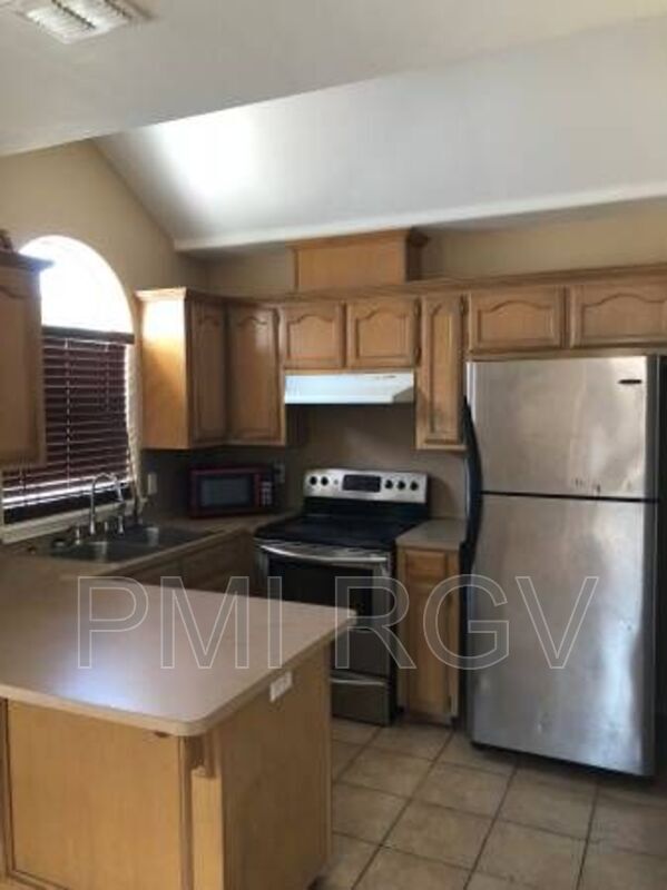 Building Photo - 703 La Mancha Dr