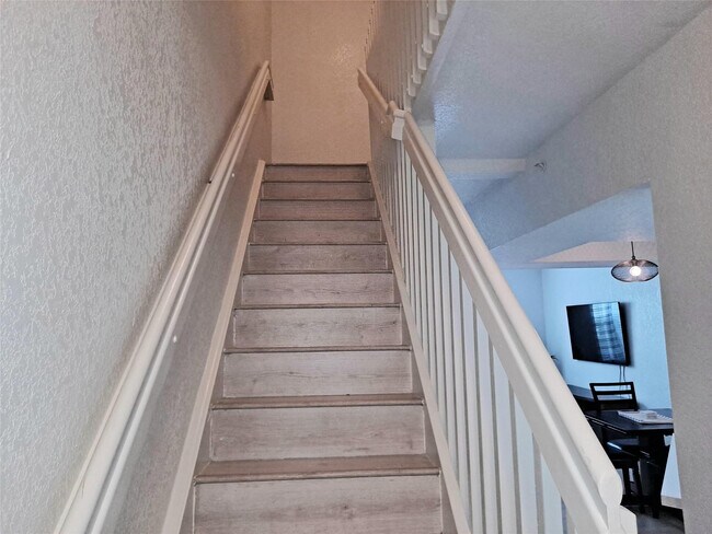 Building Photo - 705 SW 148th Ave